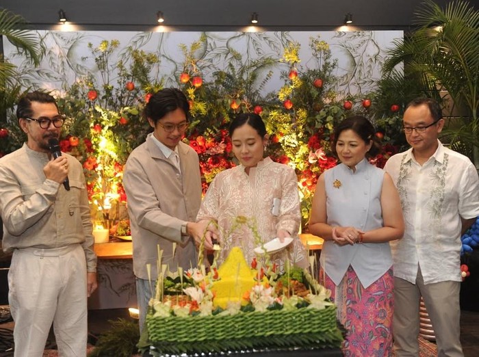 Tujuh bulanan istri Brandon Salim, Dhika HImawan.