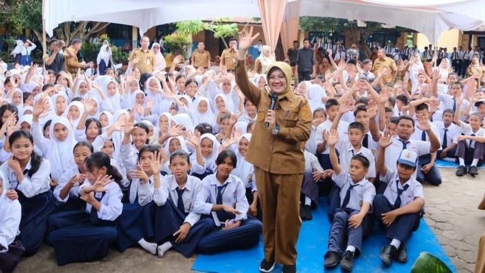 SMPN 2 Kandis Sulap Sampah Plastik Jadi BBM, Bikin Bupati Afni Bangga