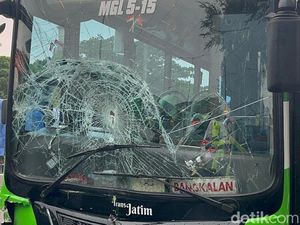 3 Kecelakaan Termasuk Bus Trans Jatim yang Bikin Tol Satelit-Perak Macet