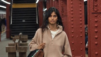 Potret Bhavitha Mandava, Model India Cetak Sejarah, Direkrut di Stasiun Kereta