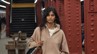 Potret Bhavitha Mandava, Model India Cetak Sejarah, Direkrut di Stasiun Kereta