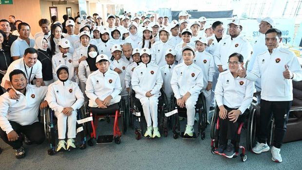 Chef de Mission (CdM) Indonesia, Reda Manthovani, seusai memimpin upacara pelepasan para atlet di Terminal 3, Bandara Internasional Soekarno Hatta.