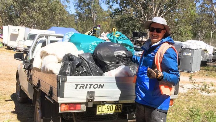 Salut! Berkat Kaleng dan Botol Bekas, Pemulung Sukses Beli Rumah