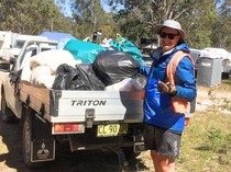 Salut! Berkat Kaleng dan Botol Bekas, Pemulung Sukses Beli Rumah