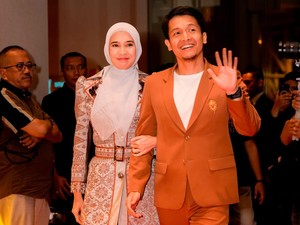 Dhini Aminarti-Dimas Seto Bagi Cerita Rasanya Main Bareng di Mengejar Restu