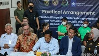 Pemerintah Belanda mengajukan permohonan dengan alasan kemanusiaan mengingat usia kedua narapidana yang sudah lanjut dan kondisi kesehatan yang disebut terus menurun.