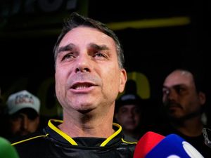 Giliran Putra Jair Bolsonaro Diselidiki Atas Dugaan Korupsi
