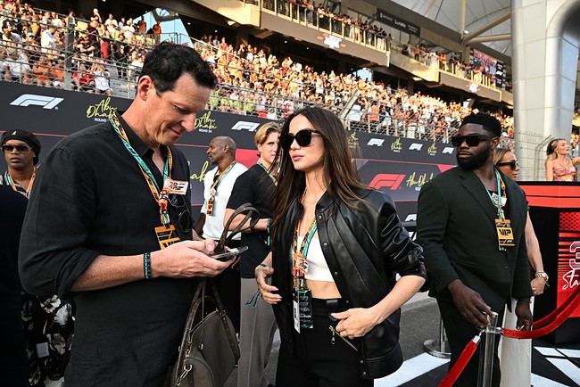 Perhelatan Abu Dhabi Grand Prix dihadiri para bintang Hollywood. Aktris Ana de Armas tak melewatkan kompetisi F1 yang prestisius itu. (Foto: Mark Sutton/Formula 1 via Getty Images)