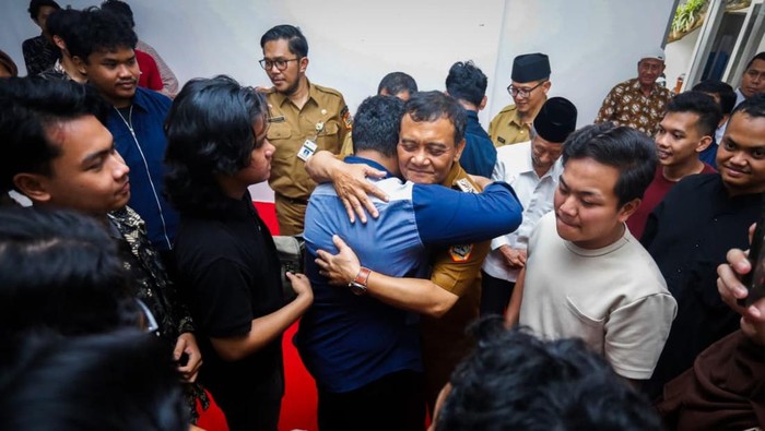 Ahmad Luthfi Rangkul Mahasiswa Korban Bencana Sumatera: Kamu Punya Bapak di Sini