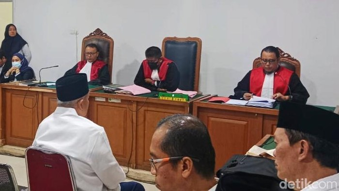 Hakim Tolak Eksepsi Alex Noerdin di Kasus Dugaan Korupsi Pasar Cinde