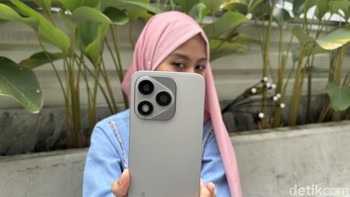 Pengguna makin bisa berkreasi dengan adanya AI Camera Button di Honor 400 Lite ini. Foto: Rizqy Nur Amalia/detikINET