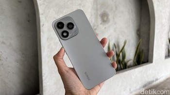 Ponsel ini hadir dalam pilihan warna Velvet Grey dan Mars Green dengan tekstur nano-mikro yang lembut. Ada sejumlah fitur AI pendukung produktivitas seperti Magic Portal dan AI Translate. Foto: Rizqy Nur Amalia/detikINET