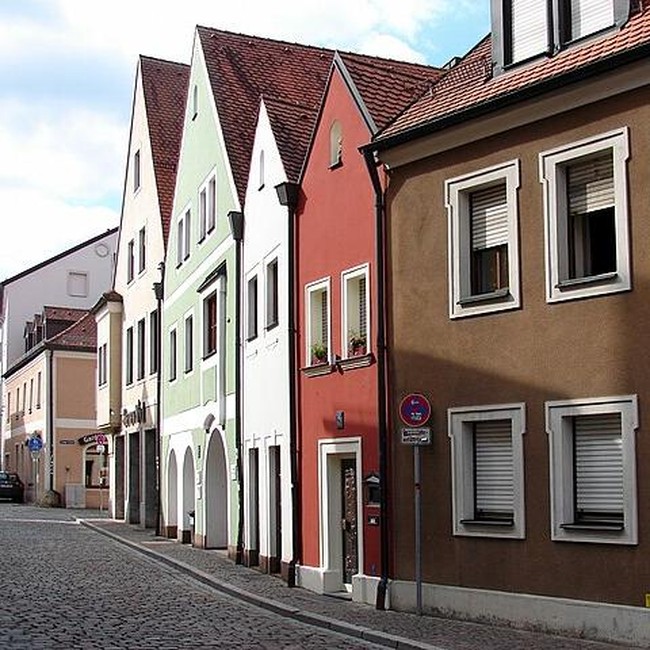 Hotel Terkecil di Dunia Ini Cuma Muat buat 2 Orang, tapi Fasilitasnya Lengkap!