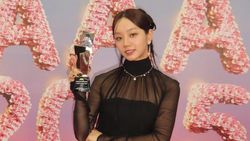 Hyeri Gandeng Park Bo Gum di 2025 Asia Artist Awards