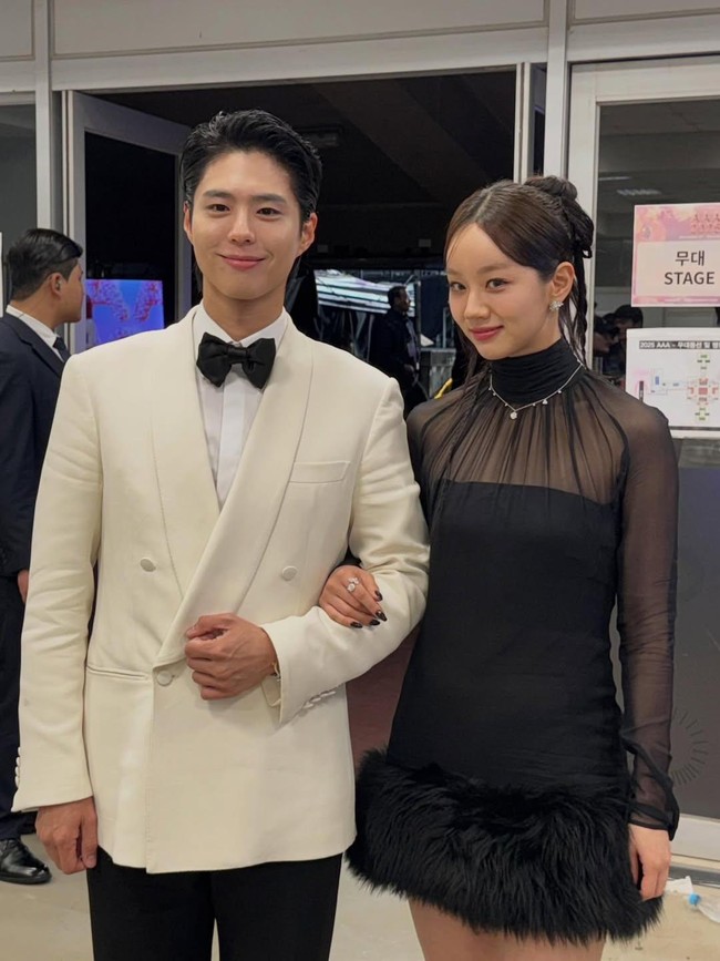 Hyeri Gandeng Park Bo Gum di 2025 Asia Artist Awards