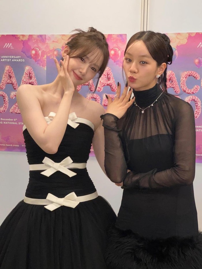 Penampilan Hyeri di backstage 2025 Asia Artist Awards.