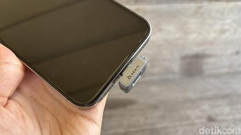 Kecepatan baca hingga 450MB/s, kecepatan tulis hingga 400MB/s. File 1GB hanya membutuhkan waktu 3 detik. Mendukung format ex-FAT, dapat mentransfer file hingga 4GB. Foto: Rizqy Nur Amalia/detikINET
