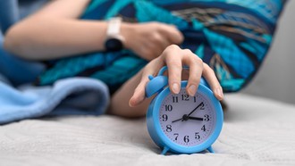 Butuh Tidur Lebih Awal, Tapi Kok Susah Terlelap? Begini Cara Melatihnya