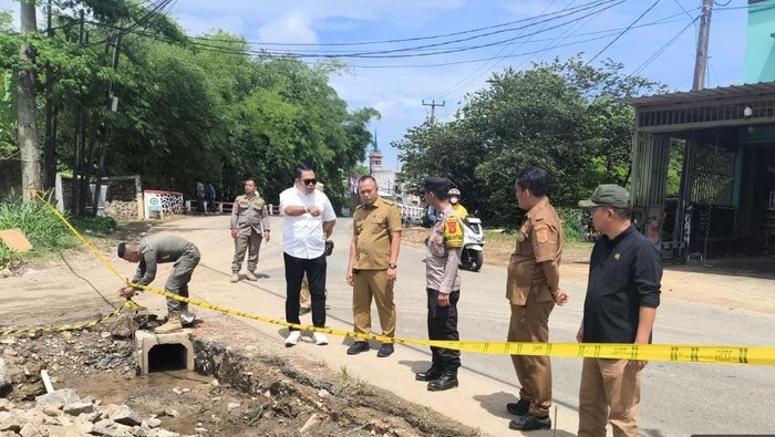 Akses ke Rumah Presiden Banjir, DPRD-Pemda Tutup Proyek di Cijayanti