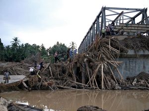 Sindiran Anggota DPR soal Relawan Bencana Sumatera Dikecam Warganet