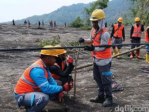 Jaringan Listrik Putus Akibat Banjir Lahar Gunung Semeru