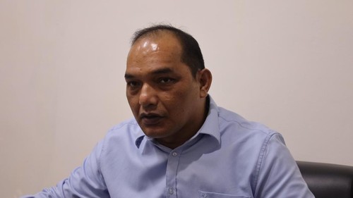 Kabid Inteldakim Kantor Imigrasi Ngurah Rai, Raja Ulul Azmi, saat ditemui di kantornya, Senin (8/12/2025). (Aryo Mahendro/detikBali)