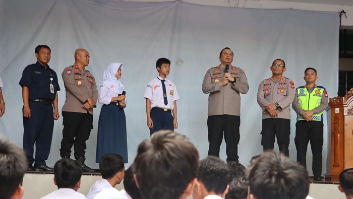 Polisi Ingatkan Siswa SMP di Priok soal Bahaya Tawuran, Narkoba-Konten Porno