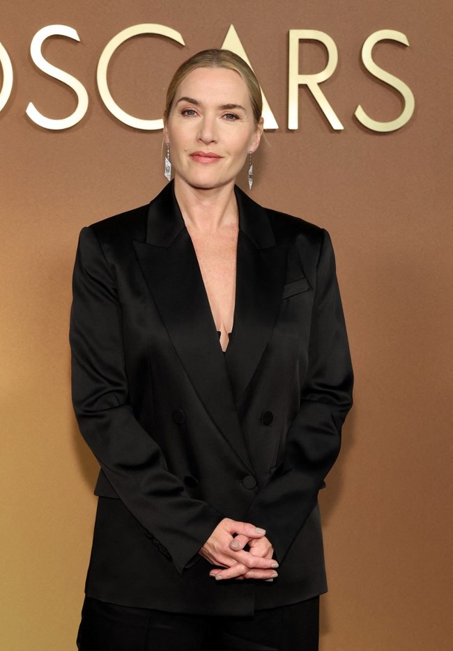 Kate Winslet yang berulang tahun ke-50 pada 5 Oktober 2025 juga menyoroti fenomena obat atau suntikan pelangsing seperti ozempic yang kini populer di kalangan selebriti. Bagi Kate sangat menakutkan melihat orang-orang terobsesi pada penurunan berat badan dan rela memasukkan apapun ke tubuh mereka. Foto: Getty Images via AFP/TOMMASO BODDI