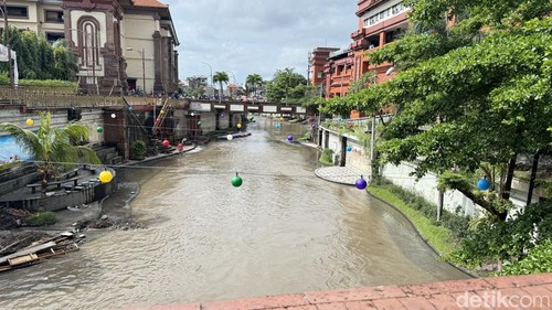 Kondisi Tukad Badung, Denpasar, Senin (8/12/2025). (Foto: Maria Christabel DK/detikBali)