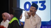Gus Ipul mengajak seluruh pihak untuk bisa mendorong warga yang didampingi tergraduasi. Sehingga, kata dia, masyarakat tidak terus-menerus bergantung pada bansos.