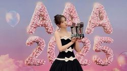 Gaya Black and White Lim Yoona di AAA 2025