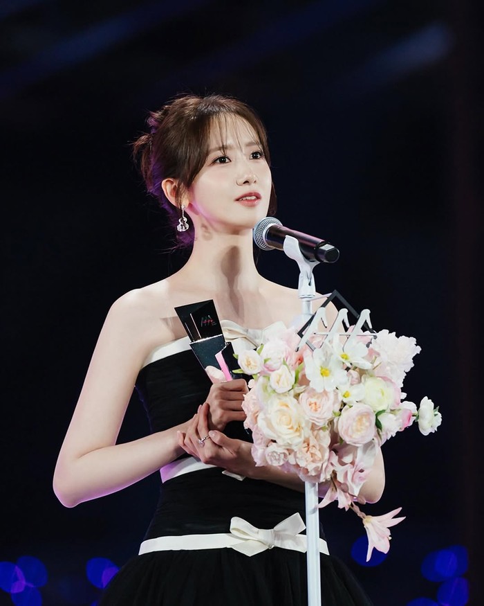 Penampilan Lim Yoona saat menghadiri 2025 Asia Artist Awards.
