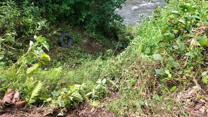 Mobil Masuk Jurang di Perbatasan Merangin-Kerinci, 2 Orang Diduga Hanyut