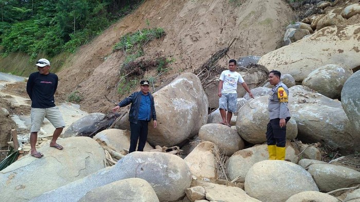 6 Desa di Tabulahan Mamasa 2 Pekan Terisolir Akibat Longsor