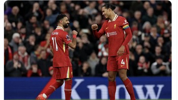 Rumor liar menyebut kapten Liverpool Virgil Van Dijk dan pemain lainnya membela Salah dan ingin Slot dipecat. Foto: X.com