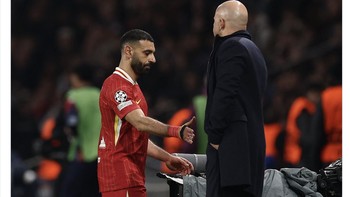 Perang antara Salah dan Slot membuat musim Liverpool semakin suram. Foto: X.com