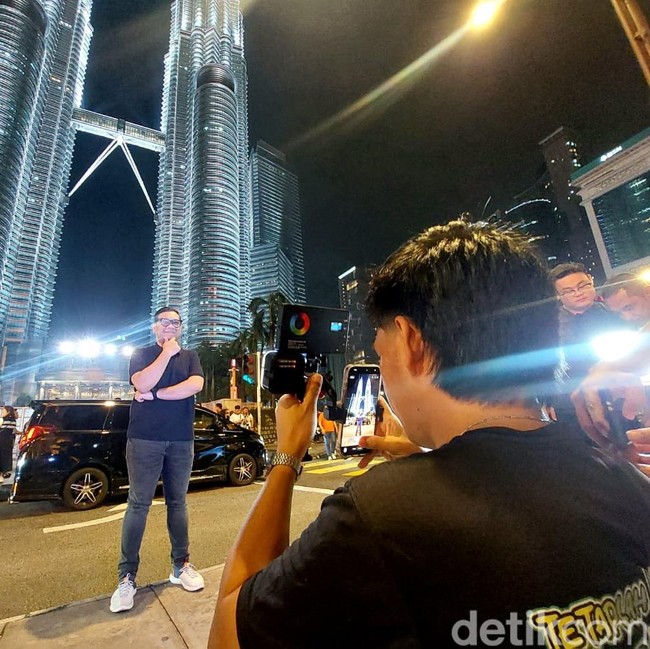 Jasa Ponselgrafer di Menara Kembar Petronas