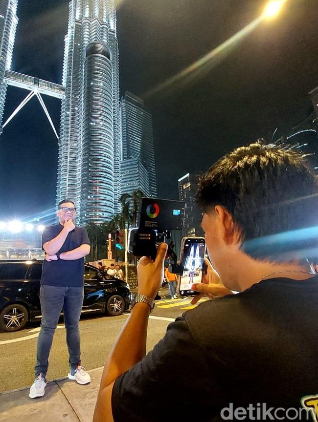 Jasa Ponselgrafer di Menara Kembar Petronas