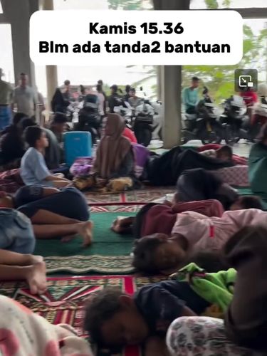 Banjir bandang hantam Meunasah Tunong, Aceh Timur, sejak 27 Nov. Warga mengungsi, listrik padam, komunikasi putus. Akses 5 desa terputus total. Butuh bantuan mendesak, unggahan suasana tersebut langsung viral di media sosial.