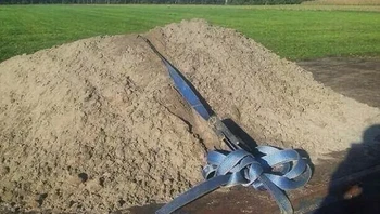 Cara mengamankan pasir. Foto: Bad__Bob via Bored Panda  