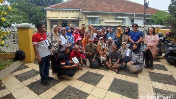 Napak Tilas Jejak Tokoh Pers Tirto Adhi Soerjo Napak Tilas Jejak Tokoh Pers Tirto Adhi Soerjo