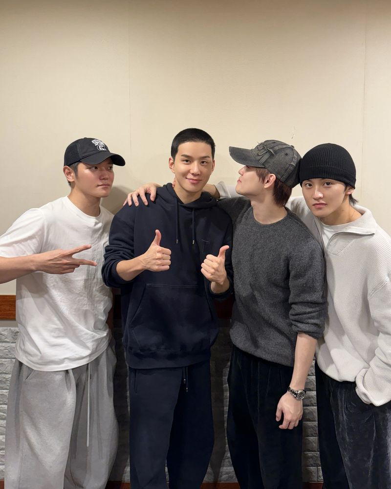 Doyoung dan Jungwoo NCT berangkat wamil.