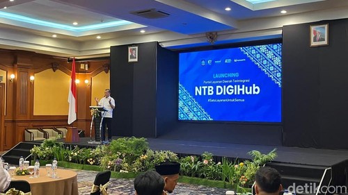 Gubernur NTB Lalu Muhamad Iqbal meresmikan portal NTB DIGIHub di Hotel Lombok Raya, Mataram, Senin (8/12/2025). (Foto: Ahmad Viqi/detikBali).