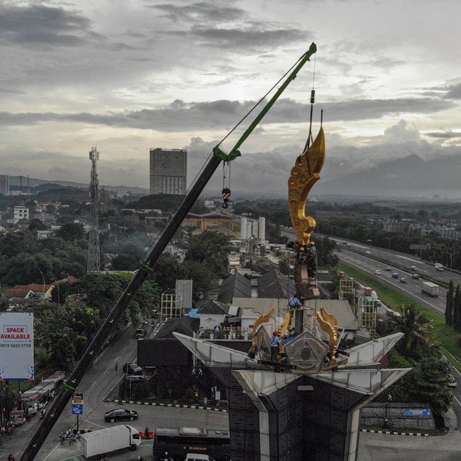 Kujang Raksasa Hiasi Tugu Pancakarsa, Bogor Hadirkan Ikon Baru Pelestarian Budaya Sunda