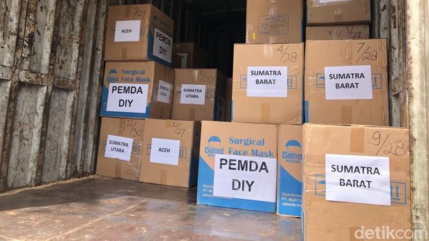 Pemda DIY mengirimkan bantuan obat untuk korban bencana di Sumatera, Senin (8/12/2025). Pemda DIY mengirimkan bantuan obat untuk korban bencana di Sumatera, Senin (8/12/2025).