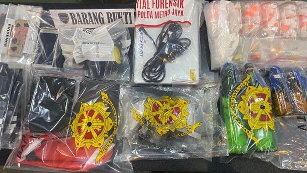 Penampakan barang bukti disita tersangka penghasut rencanakan kericuhan (Wildan/detikcom)
