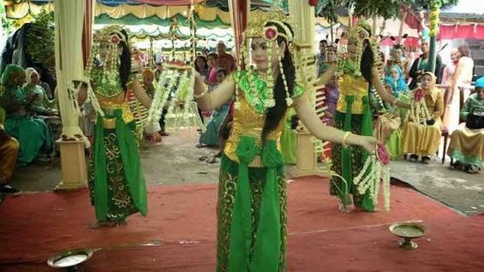 Penari Baksa Kembang. (Disbudporapar Kota Banjarmasin)