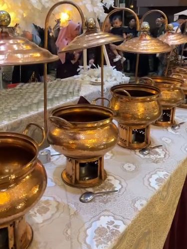 Pernikahan di Jakarta Barat hancur karena vendor katering tak sediakan makanan. Kasus viral! Owner ditangkap polisi & terbukti rugikan ratusan konsumen. Postingan tersebut langsung viral di media sosial.