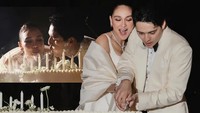Luna Maya juga memiliki wedding cake lain dalam momen pernikahannya. Ia menghadirkan long wedding cake yang menarik pernikahan. Cake ini juga ditambahkan lilin untuk ditiup oleh keduanya. Foto: Instagram