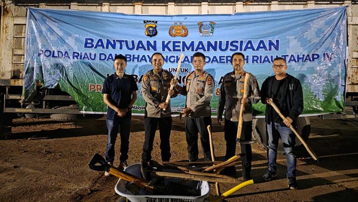 Bantuan Ribuan Cangkul-Sekop dari Polda Riau Telah Tiba di Aceh